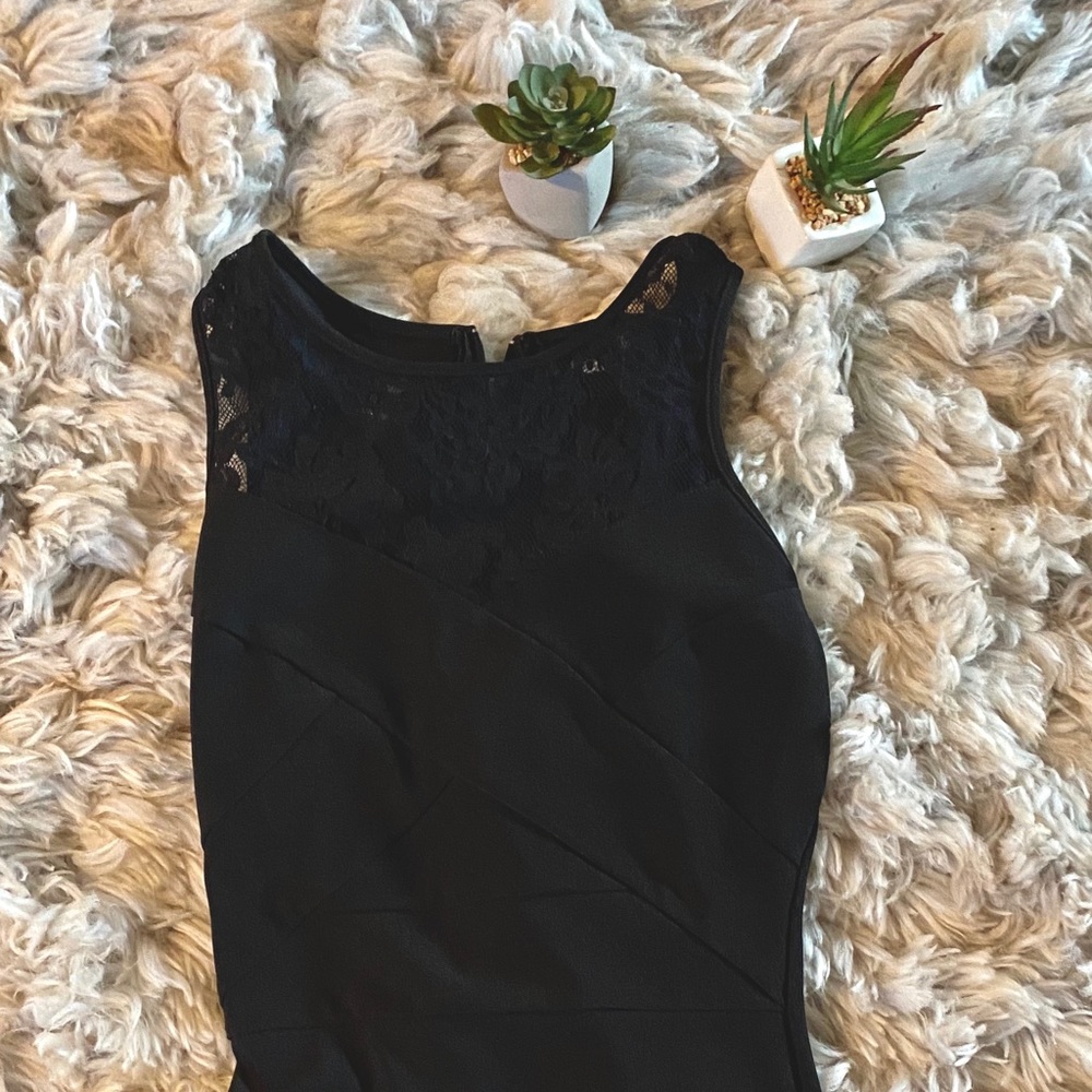 Classy lace neck black dress 🖤